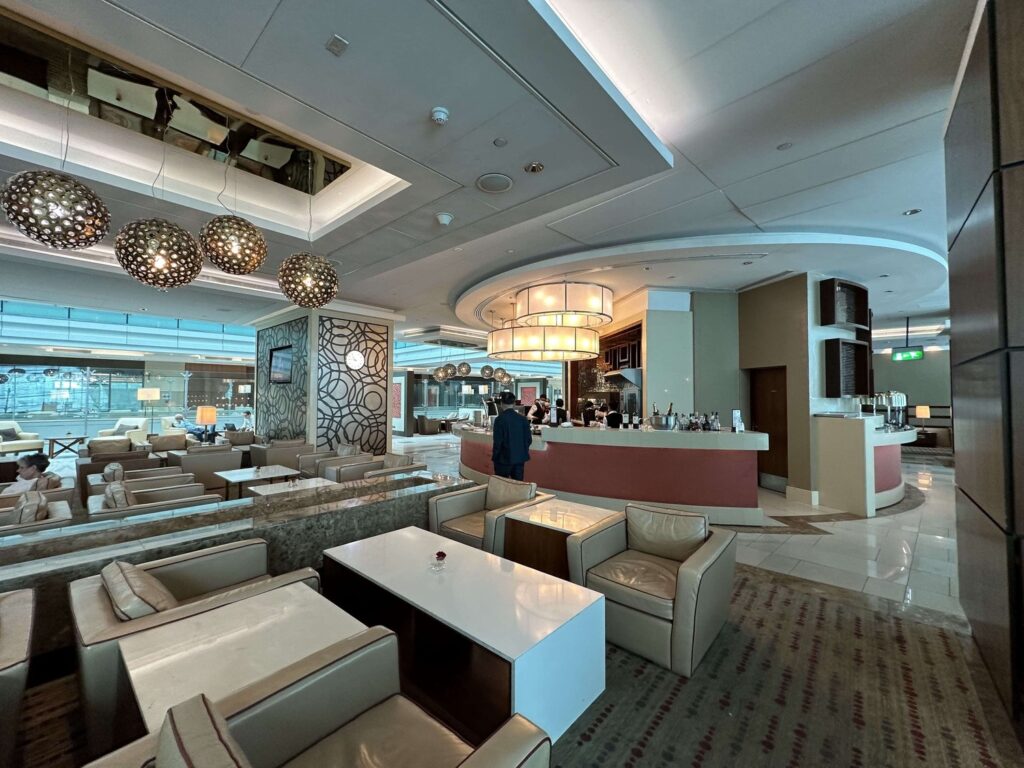 Emirates Business Lounge Credit Image CHAU Tran Vinh