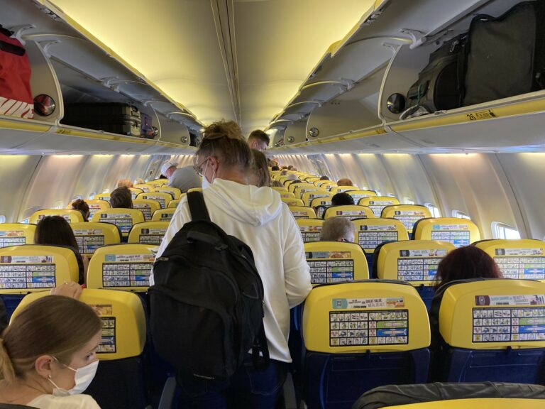 A Startling Mid-Air Revelation: Ryanair Flight Takes Off With Door Still Open