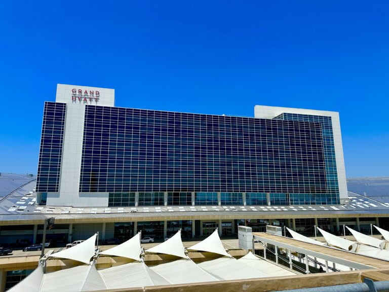 does dallas fort worth airport have a hotel? Reviewing the Grand Hyatt At DFW