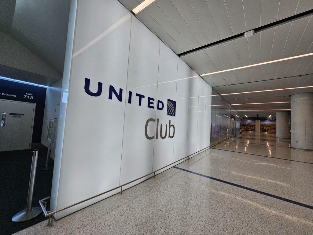 United Club Lounge at Los Angeles Airport