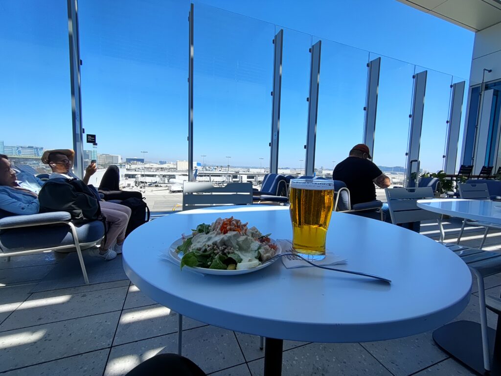 United Club Lounge at Los Angeles Airport