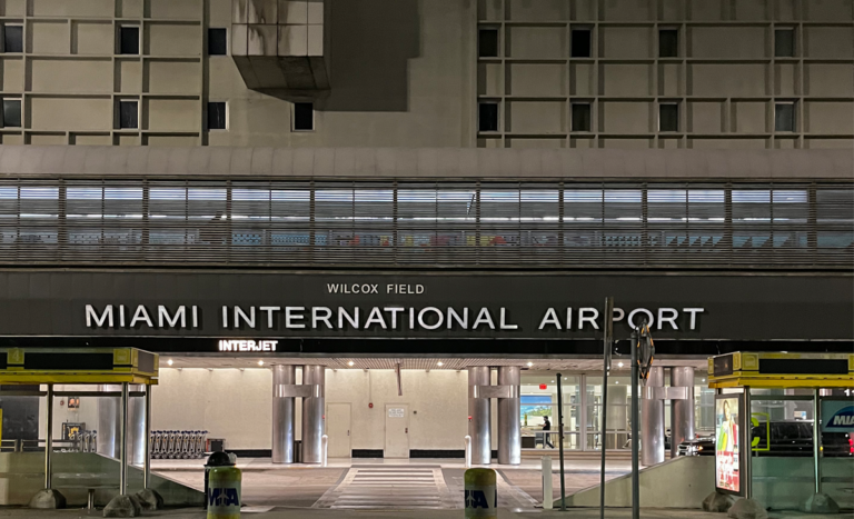 Miami International Airport Lounges: Comfort and Convenience